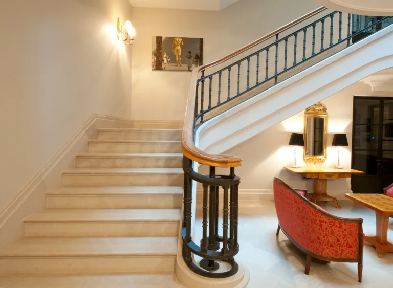 How to Choose Stunning Wooden Railings That Match Your Style